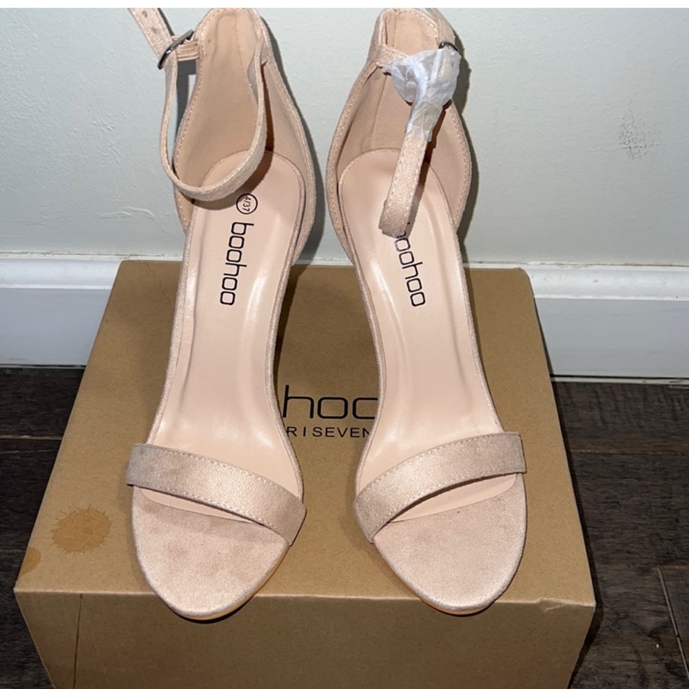 Boohoo Barely There Basic heels size 6 US